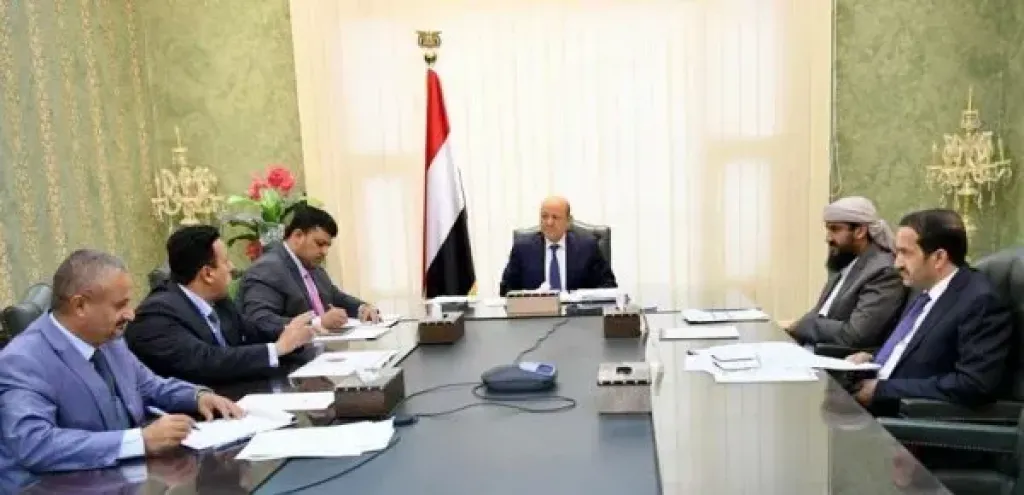 تحرك عاجل لمجلس القيادة الرئاسي والسعودية والإمارات ردًا على قرارات عيدروس الزبيدي